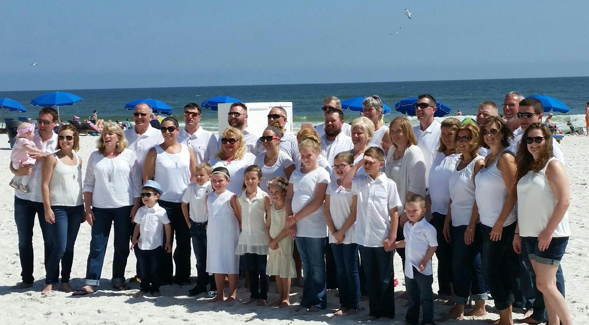 momma_hook's tweet photo. Wenning Family on  #OrangeBeach #MissingHannah https://t.co/pHr1bvcSfw