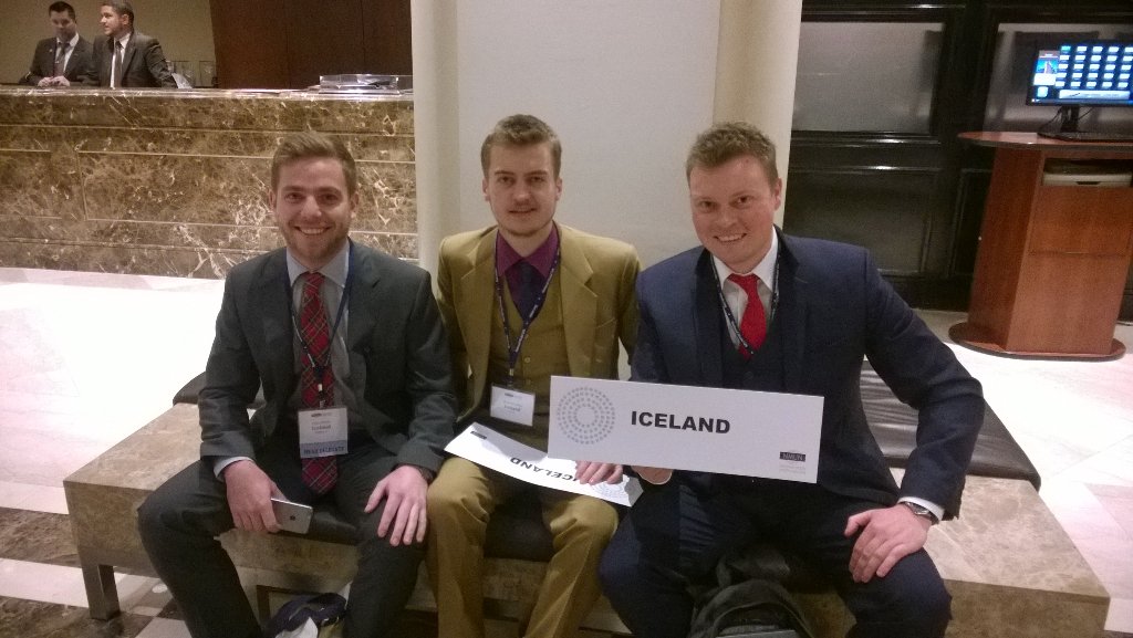 nmunreg's tweet photo. Small break in the lobby #awesome #nmun2016 #uniregensburg #Iceland https://t.co/TrQo17pvLT