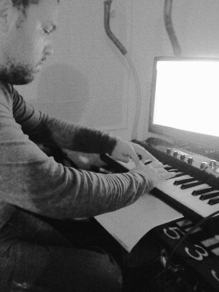 RYNNORock's tweet photo. Trabajando En el universo disminuido https://t.co/dgEJCg8sqD