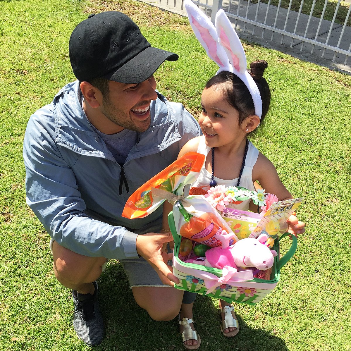 MandoFresko's tweet photo. This little lady makes me so happy. Hope you all had a great Easter. Cheers to a productive week! #TioMando https://t.co/3X8mJFVjnl