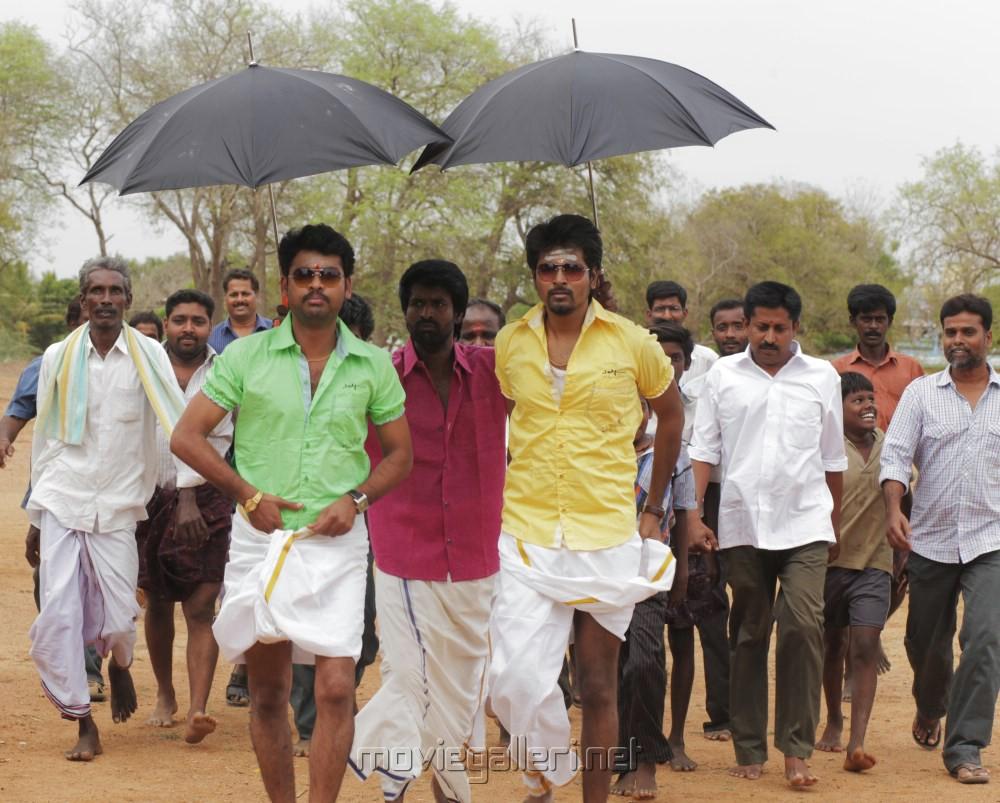 h_a_r_is_'s tweet photo. #3YearsOfKBKR 🎉🎇🎆👏🙌 The Unlimited Comedy Film 👏👏 @Siva_Kartikeyan na @sooriofficial na #Actor_Vimal Na Combo Nice 👌 https://t.co/RX7pQoeOhT