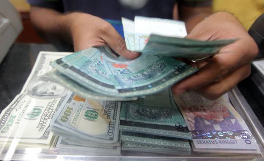 NST_Online's tweet photo. #Ringgit opens at 4.00 against US dollar
https://t.co/sAZcBMGrSy https://t.co/RrFnia4Pwh