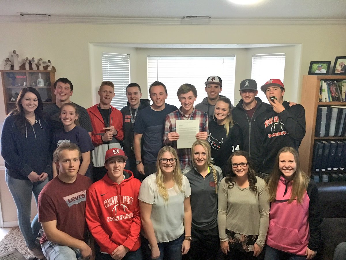 KrewTrue's tweet photo. Congrats Elder @CarsonHansen1! Nebraska, Omaha mission! #calledtoserve 👔❤️ https://t.co/hkzk1MSOwD