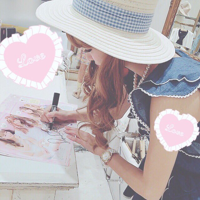 __ripanyan___'s tweet photo. ムック本発売中です*ଘ(੭*ˊᵕˋ)੭* ੈ✩‧₊˚
書き書き中🌟🌟
💗💗💗💗💗💗💗💗💗💗💗💗💗
#LIZLISA
#llgals
#リズメロ https://t.co/OOADaHlLct