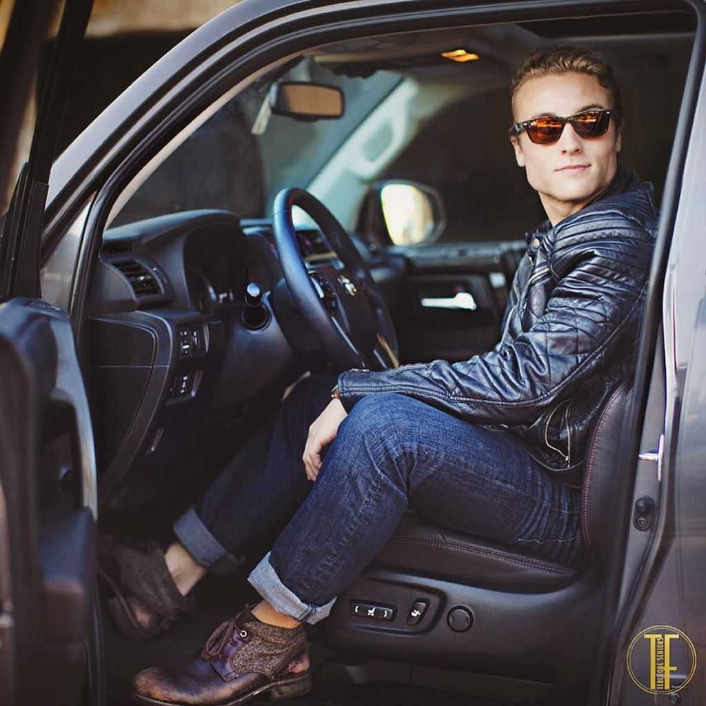 terifode's tweet photo. Maverick is one crazy-fun senior to photograph. Sneak peek from his senior session. #terif… https://t.co/Kw6PYim104 https://t.co/5XTUeF6RPJ