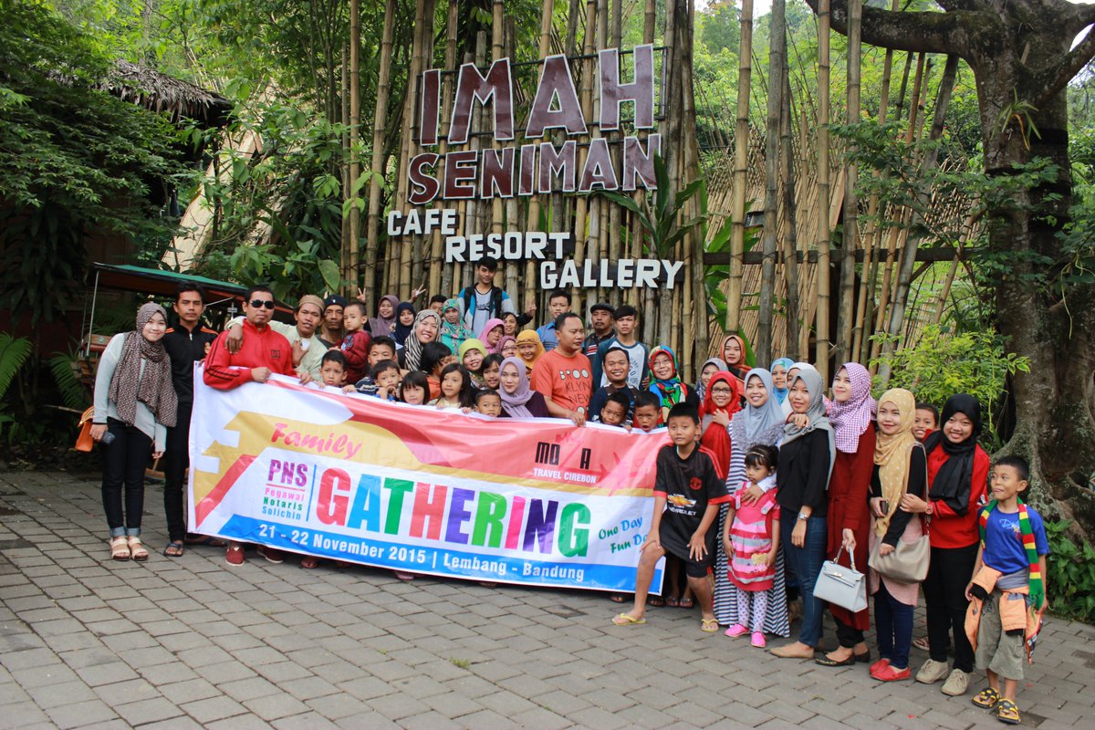 Kegiatan Family Gathering Pegawai Notaris Solichin dan Crew Moza Trans Tour di Lembang