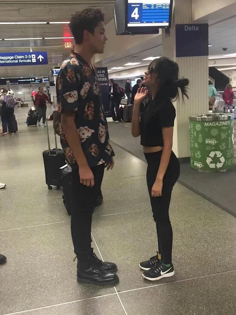 lovelarryou's tweet photo. camila cabello pode n ter muito peito mas tem uma bunda q olhaaaaaa https://t.co/h4wLuFixep
