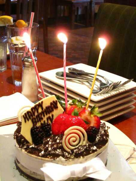 vouzmefx's tweet image. @bverens happy birthday cuyunq❤🎉🎁