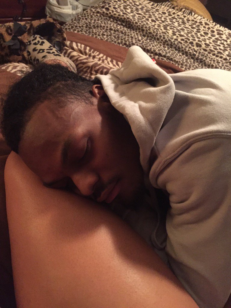 MUVAmoee's tweet photo. He's so cute #mcm 😍😌 https://t.co/7sPMBgI032