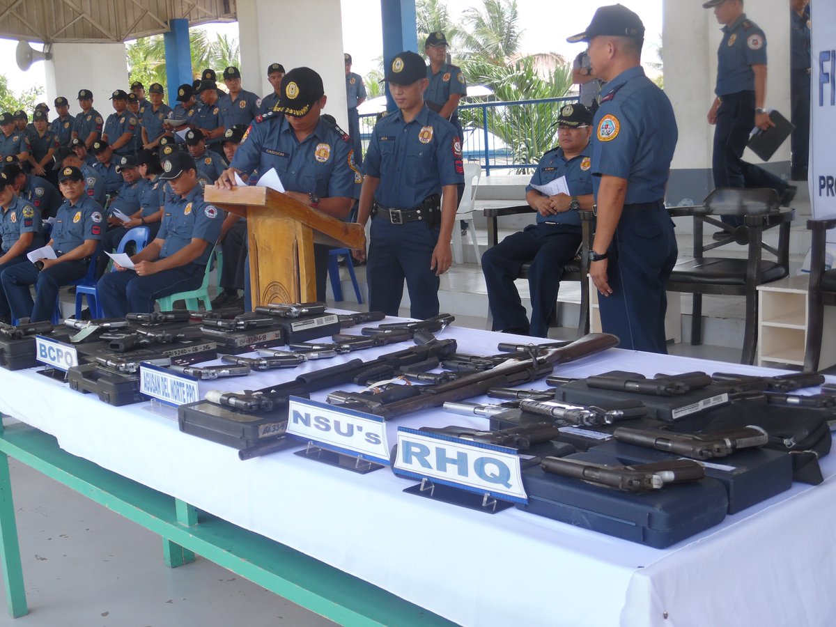 pro13caraga's tweet photo. Cops turned in firearms with expired licenses. @DIPOEM1 @pnppio @Pcr_Bcpo @adnppopcrsec @pro13caraga https://t.co/23y4lcVT4R