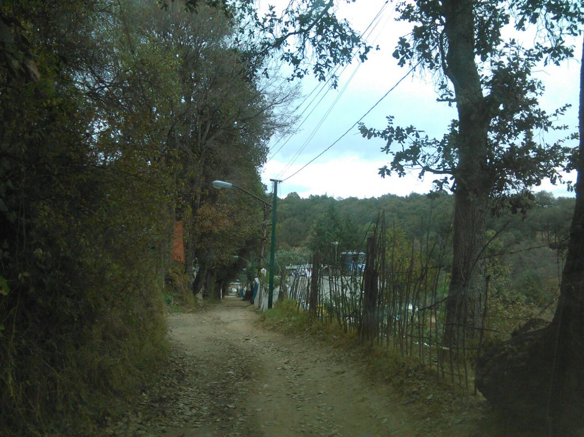 TeT_MContreras's tweet photo. Recorrido de vigilancia contra el crecimiento de la mancha urbana en parajes de tierra colorada @Fer_MercadoG https://t.co/zT2ZAqMaOA