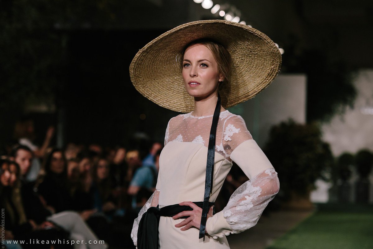 Repasamos los looks de #novia que vimos en la #PasarelaSiQuiero. <a href="/DemiNovias/">Demi</a> >> webnovias.com/blog/la-iii-pa…