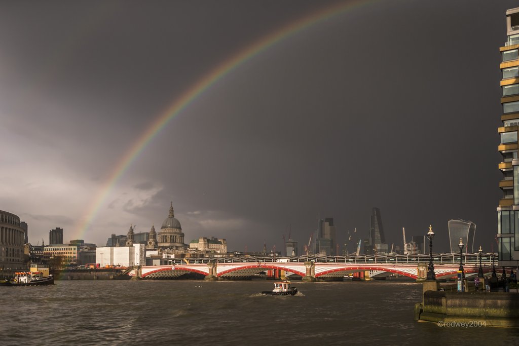 southbanklondon's tweet photo. I can see clearly now the rain has gone...

Photo: @rodwey2004 https://t.co/Xgnvpob7vc