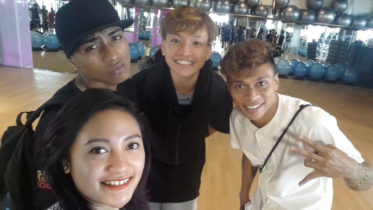 SECindonesia's tweet photo. Selfie dlu sblum fitnes πππͺminus @israelsec yg lgi tdur di hotel *maklumorangtua πβ #SEC #streetevolutioncrew https://t.co/7li1VW2W56