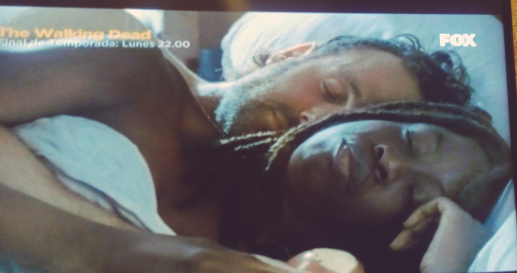 angelui10's tweet photo. Ellos aun de vacaciones #rickandmichone en #TheWalkingDead https://t.co/FdvM0v1u29
