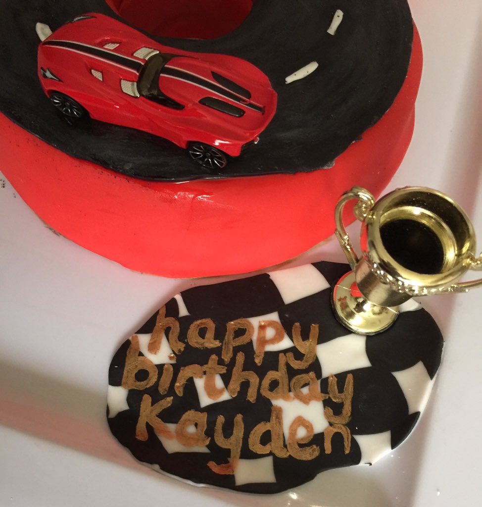 DreamsCakeSC's tweet photo. #RaceTrackBirthdayCake https://t.co/Rm8H3Vh87d