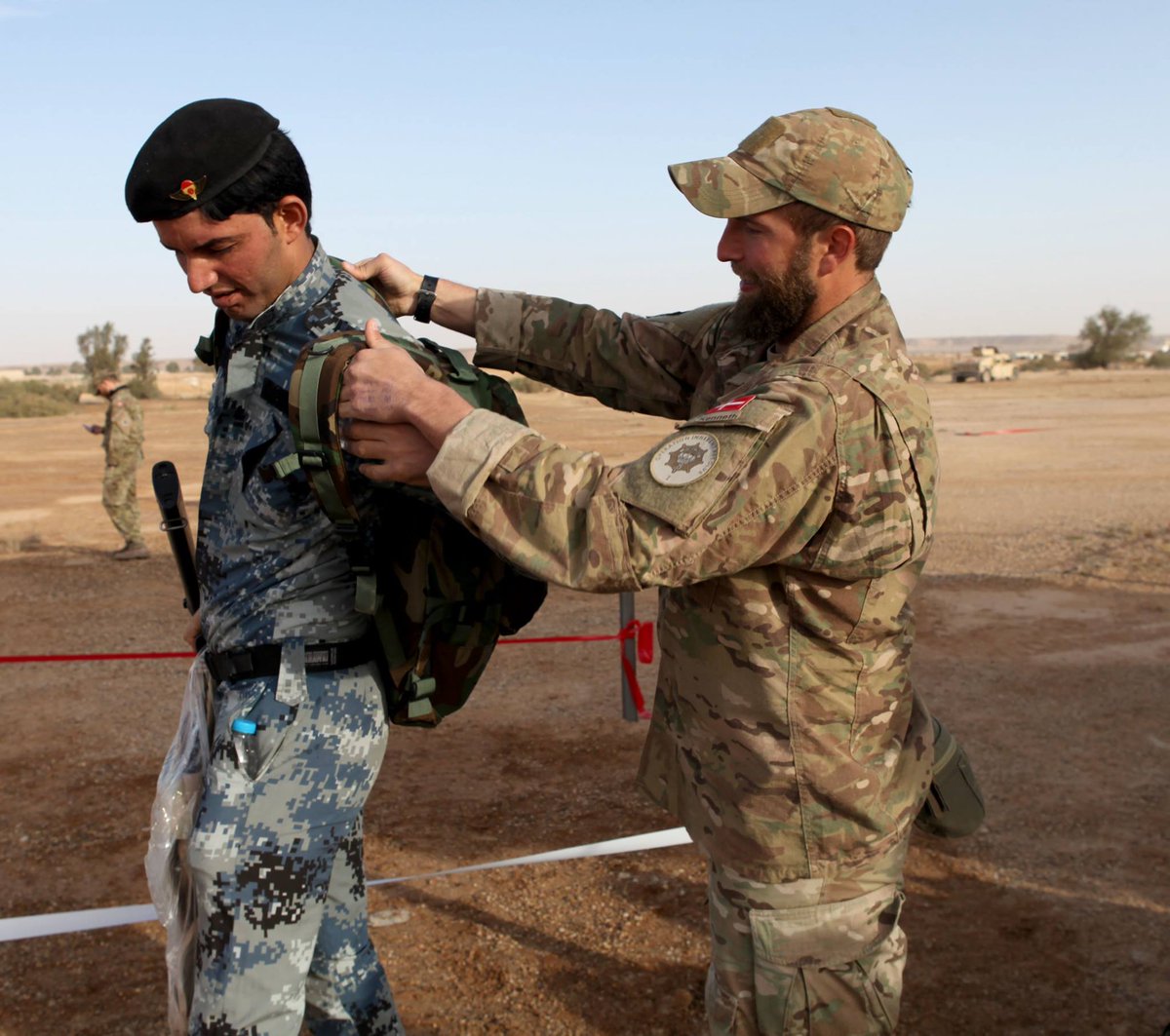 تدريبات الجيش العراقي الجديده على يد المستشارين الامريكان  - صفحة 3 Ces8ZMcWsAAZx50