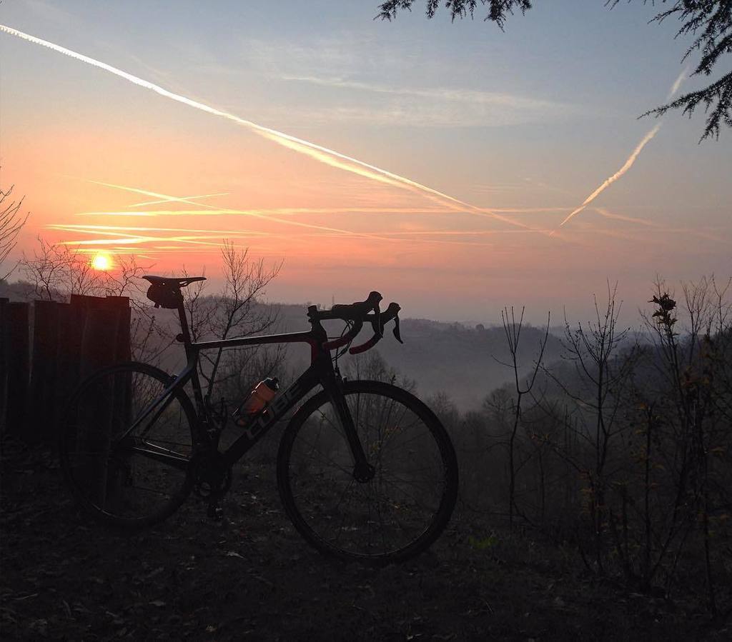 scia_chimica's tweet photo. Mi mancava l’alba sulla panoramica di #superga #ciclismi #cubeagree #sciechimiche #sunrise… https://t.co/HiatXDu0nD https://t.co/c9DqXnitFW