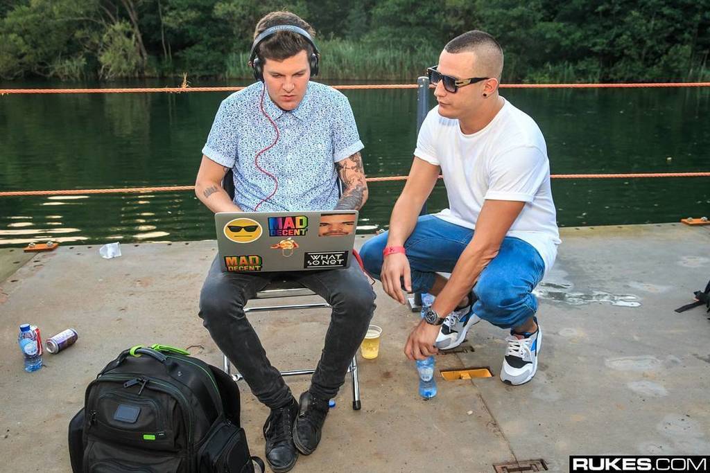 mixtegael's tweet photo. @djsnake x @dillonfrancis #djsnake #djsnakeru #djsnakeparis #djsnakerussia #djsnakefans #pardonmyfrench #williamgri… https://t.co/qm3uNrTvHP