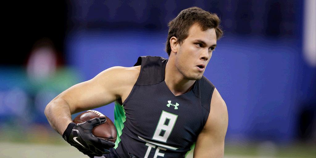 NFL's tweet photo. "He's the most complete tight end to come out in years." https://t.co/Pqoj0ibtiz https://t.co/Y9xKEvI7w2