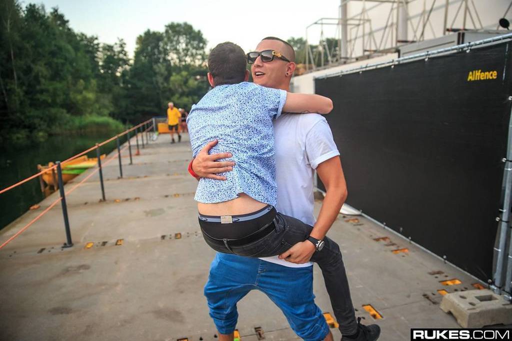 mixtegael's tweet photo. 😂😂😂😂 @djsnake x @dillonfrancis #djsnake #djsnakeru #djsnakeparis #djsnakerussia #djsnakefans #pardonmyfrench #willi… https://t.co/7d6o8k9iL0