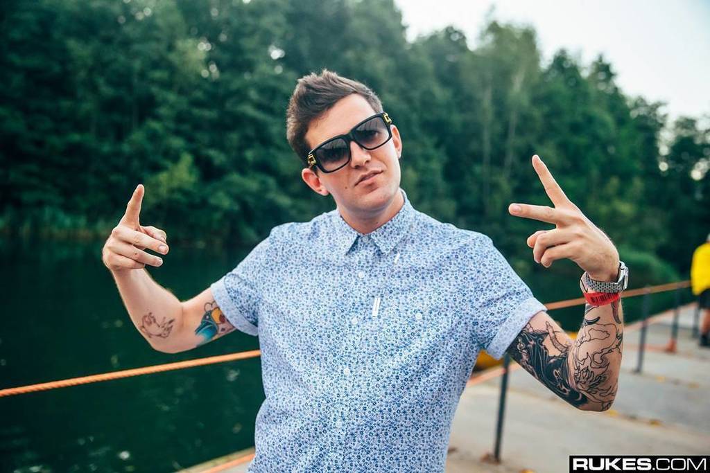 mixtegael's tweet photo. Cool Dillon 😎 @dillonfrancis #djsnake #djsnakeru #djsnakeparis #djsnakerussia #djsnakefans #pardonmyfrench #william… https://t.co/7ygAh0xGWg