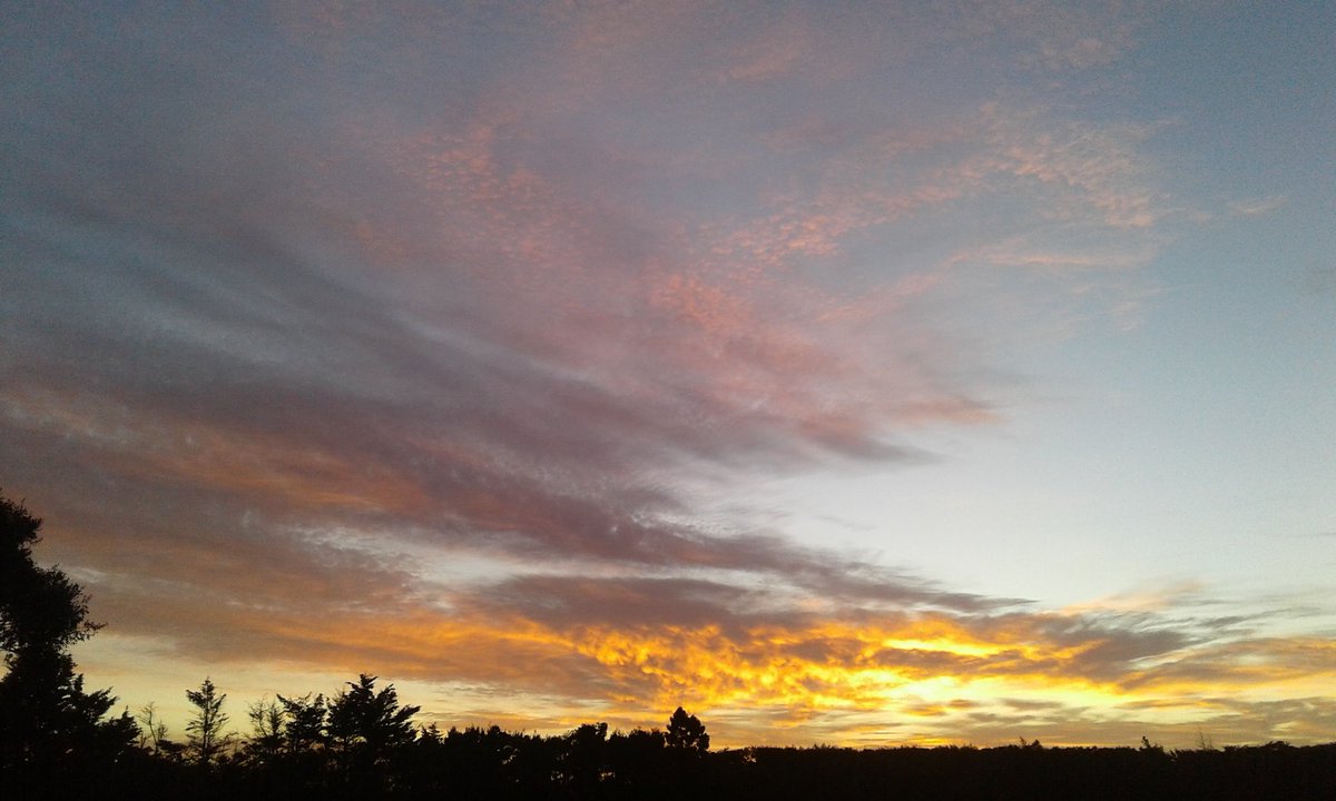 lavallaestate's tweet photo. And to challenge the sunset a close second sunrise this morning @lavallaestate @ChefDaveSSun #reSt https://t.co/ijGun5uiU4
