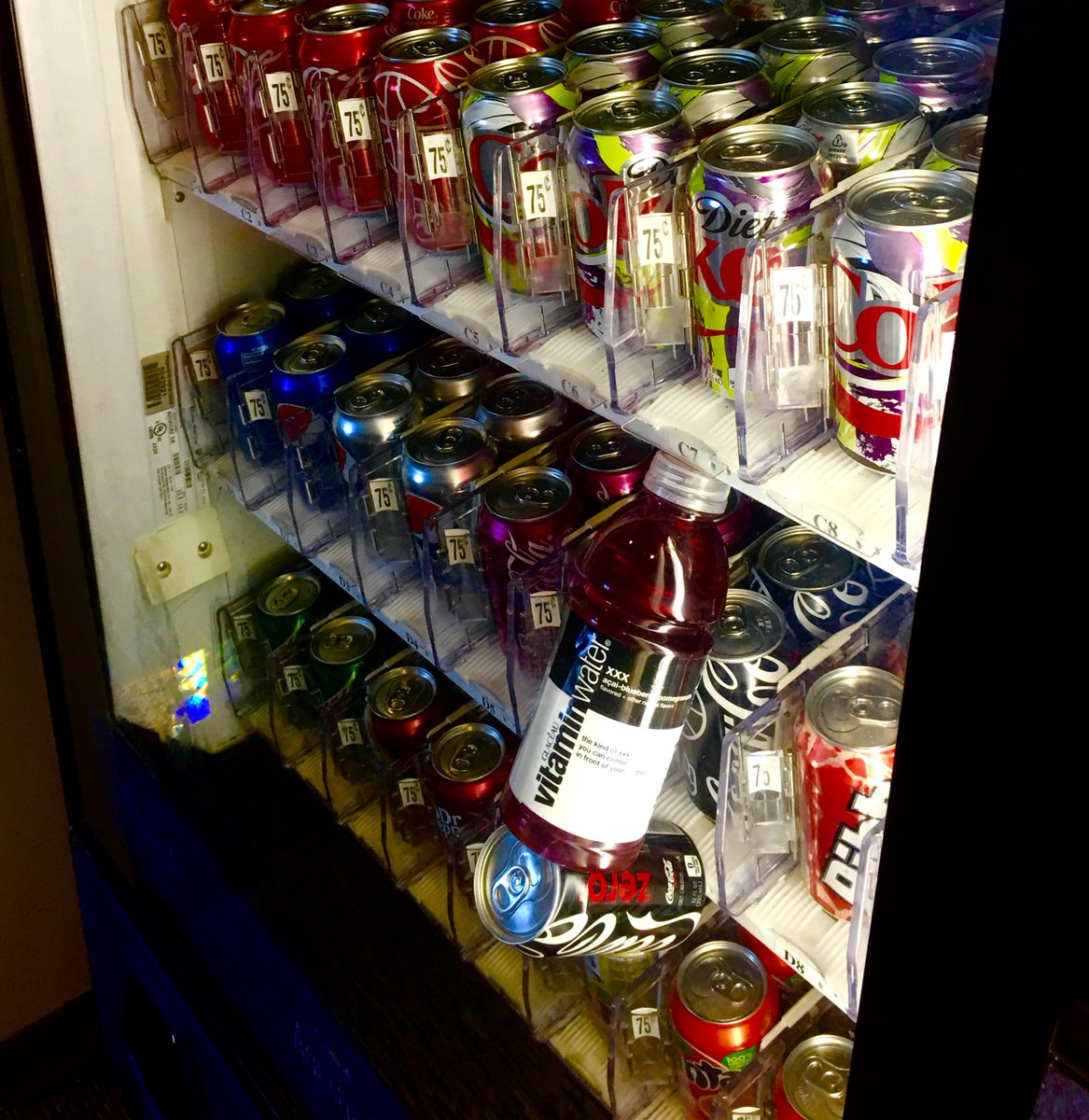 davehanley's tweet photo. My attempt to knock my first selection down with my second selection did not go as planned. #vendingmachinefail https://t.co/QMQrdvQxDJ