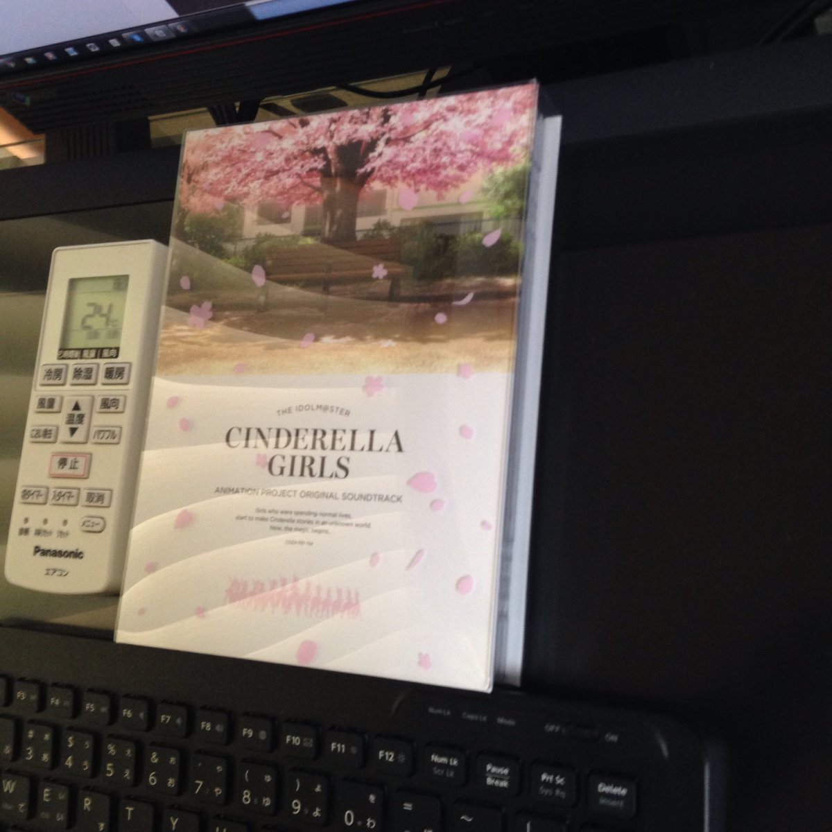 ピジャ ピアニッシモ シンデレラガールズ劇中bgmのサントラ届いたけど 予想以上にでかくてびっくりした T Co J5zg6usvvl