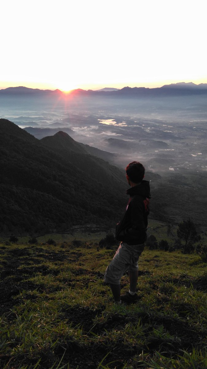 Alam mengajarkan kita untuk bertahan hidup bukan untuk hidup