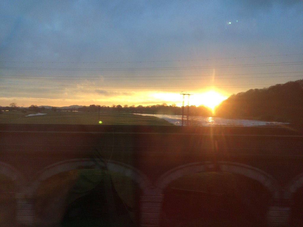 jonathansc's tweet photo. #viewfromthetrainwindow when morning fills the skies .... https://t.co/A3flKjRhqH