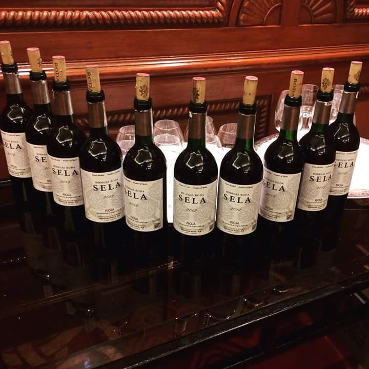 thewinekart's tweet photo. Opened up the fabulous @BodegasRoda at @TajMahalHotelNewDelhi
#TheWinePark #VishalKadakia #BlackTieDinner #IVFEX2016 https://t.co/HsP7S6hWNq