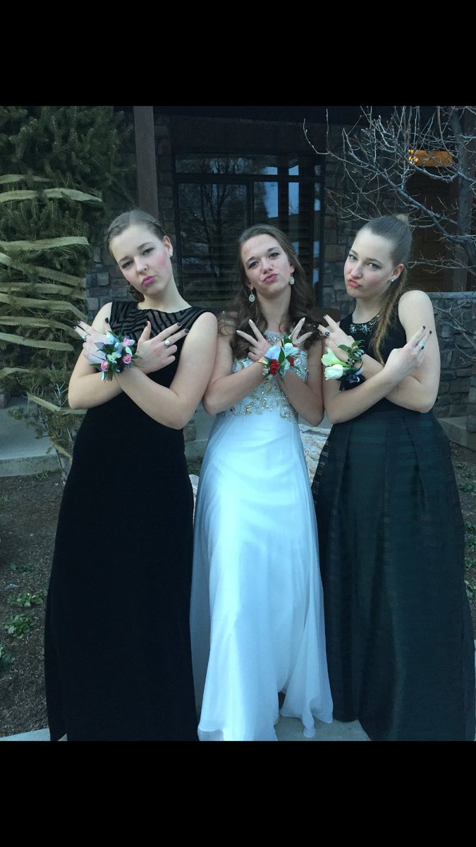 17cambria's tweet photo. happy 17th to the twins!!!!!!! you guys rock 🤘🏻 https://t.co/u5AWYXZxux