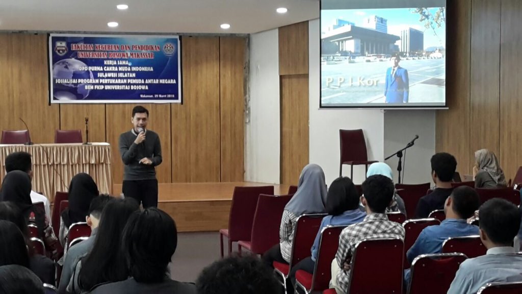 <a href="/nnarundana/">나나 나룬다나 루비스</a> memulai sesi roadshow #PPANSULSEL2016 dengan mengenalkan program #IKYEP kepada peserta di <a href="/45_Makassar/">Universitas Bosowa</a>