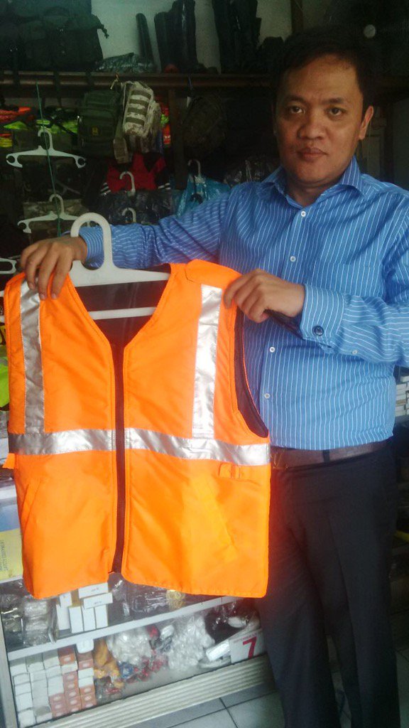 habiburokhman's tweet photo. Dapet di Senen rompi orange hadiah u Ahok siapkan diri Sumber Waras https://t.co/I9wrrDJbEk