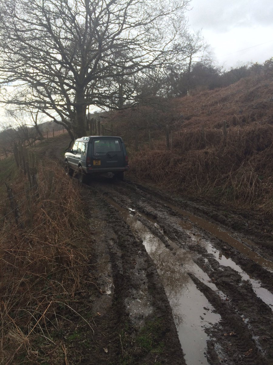 Greenlaner91's tweet photo. Glynogwr #rightofway little bit of mud before the steep and tight climb! #landrover #300tdi #greenlaning #byway https://t.co/562pDaVtFr