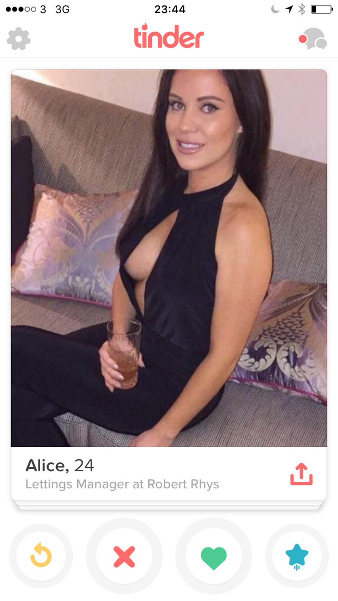 Tinder Sluts take Selfies.