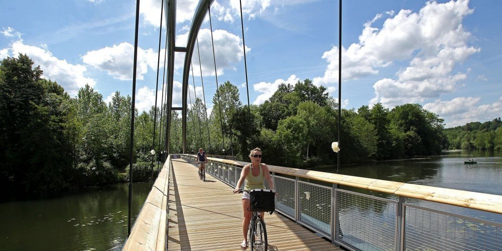 SO_Bordeaux's tweet image. La véloroute, qui va relier Bordeaux à la Norvège, s'achève
sudouest.fr/2016/03/29/la-…