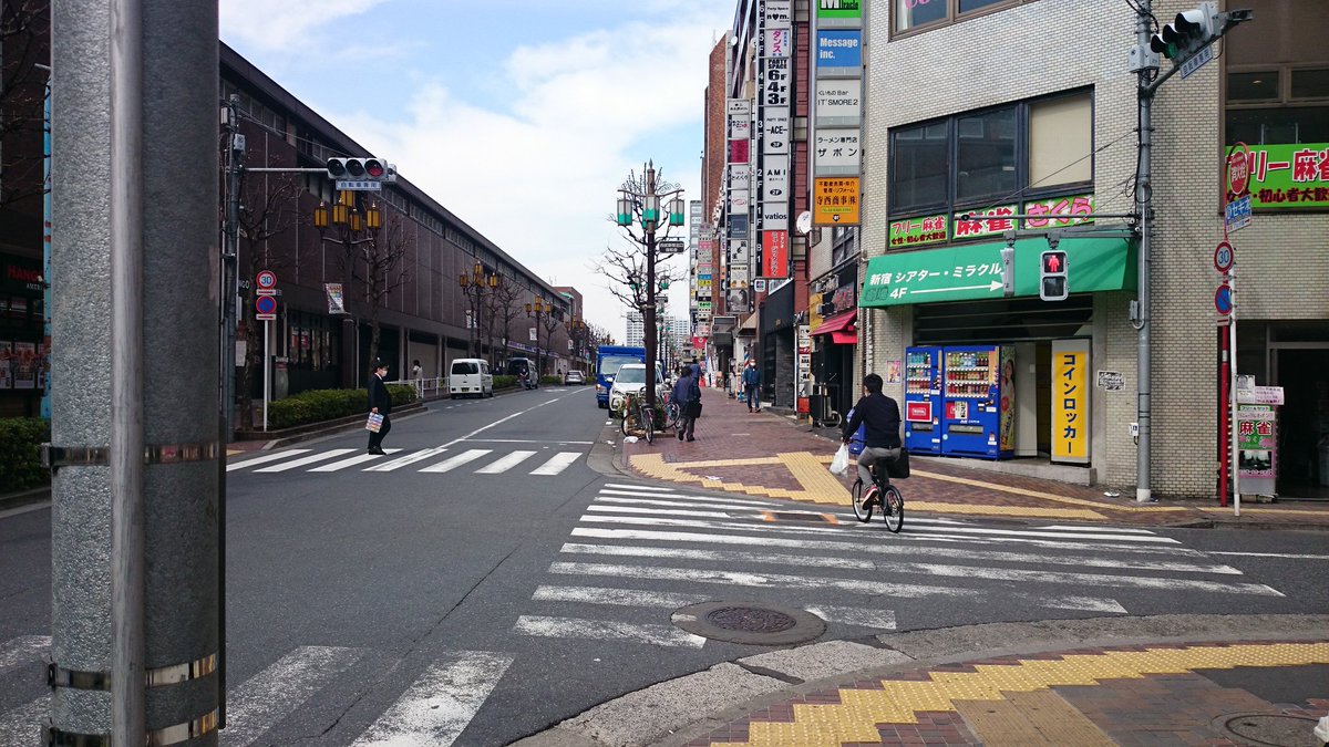 _OK_ey's tweet photo. 西武新宿駅沿いを歩いてここを曲がってこの通りに入ってMARZって言う看板のとこを降りてください 

結構わかりづらいので https://t.co/3gi5J3Bx0X