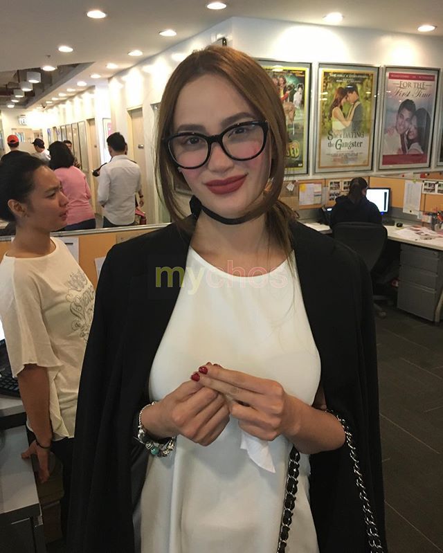 ChikaPilipinas's tweet photo. Fresh from the success of Pasion De Amor and Always Be My Maybe, ARCI MUÑOZ visits Star Cinema office! 😍😍😍 https://t.co/Zo7g61wtlp