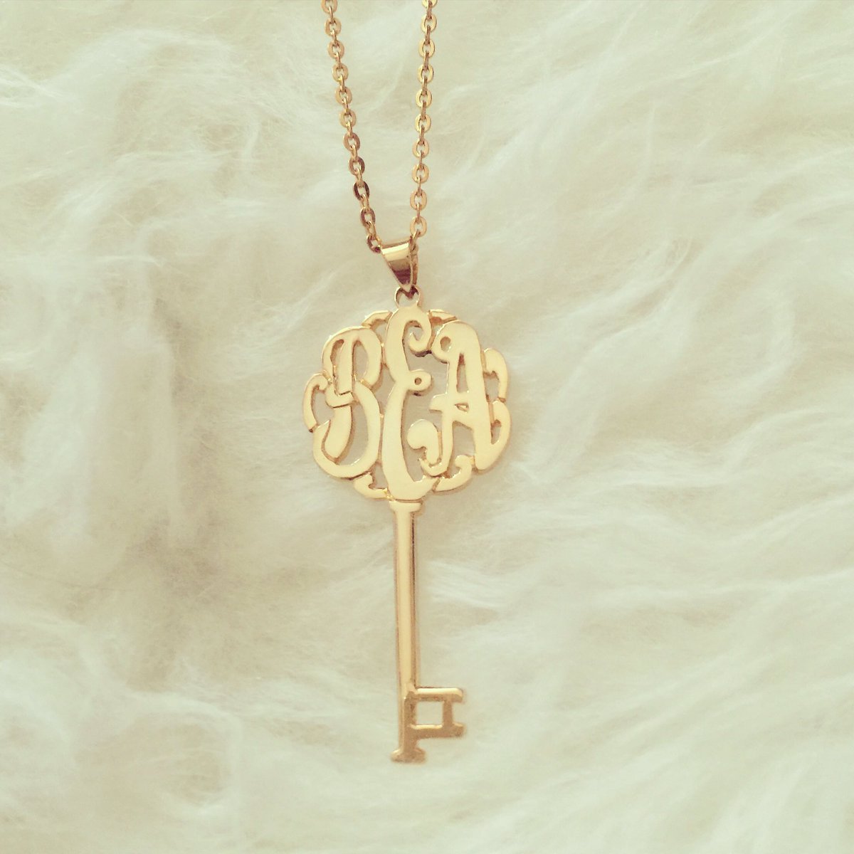 heartfactory06's tweet photo. Key Pendant Monogram 🎁 Gold -- 1.0" diameter -- 16"-24" in length 🎁 #accessories #necklace #heartfactory https://t.co/2HFOr2zcII