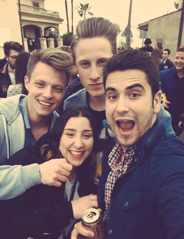 CarlaGonzalo_'s tweet photo. A puta muerteeeee #germanguys #tolito @tolocoll https://t.co/aQFqy9VZbh