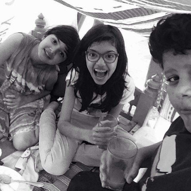Xayn27's tweet photo. Picnic time...no beach or farm instead a swing covered with some blankets!!!!😂😂😂😂 https://t.co/hzkkU803Jk