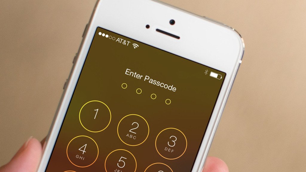 Numerama's tweet photo. Le FBI n'a officiellement plus besoin d'aide : une mauvaise nouvelle pour Apple - https://t.co/qElSBKkg3r https://t.co/ysPhomwoZn