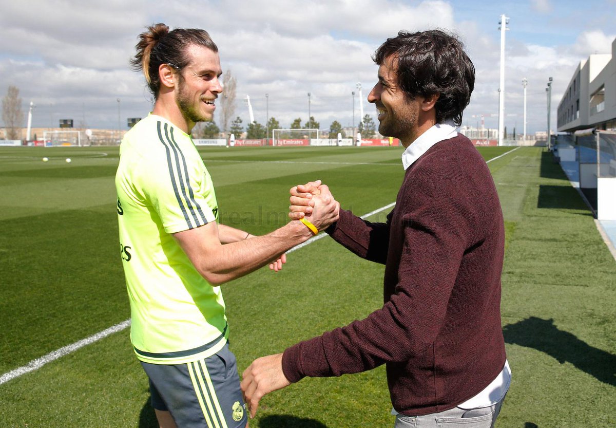 realmadrid's tweet photo. 😊👍🌟

Visita muy especial hoy en la Ciudad Real Madrid...¡Nuestra leyenda Raúl!

#HalaMadrid #RMCity https://t.co/41zCwfZu18