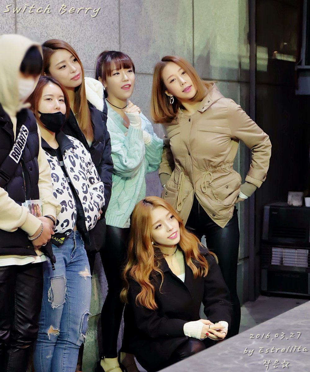 xirocco2's tweet image. 2016.03.27 #담이 #스위치베리 #SwitchBerry #민지 #두유 #새롬 #지민 #신발프로젝트 #동대문밀리오레 #대기중