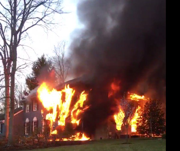 TrdDavis's tweet image. BREAKING UPDATE: 1 Dead In Fire Caught On Video Ripping Through Brielle, NJ House patch.com/new-jersey/man…