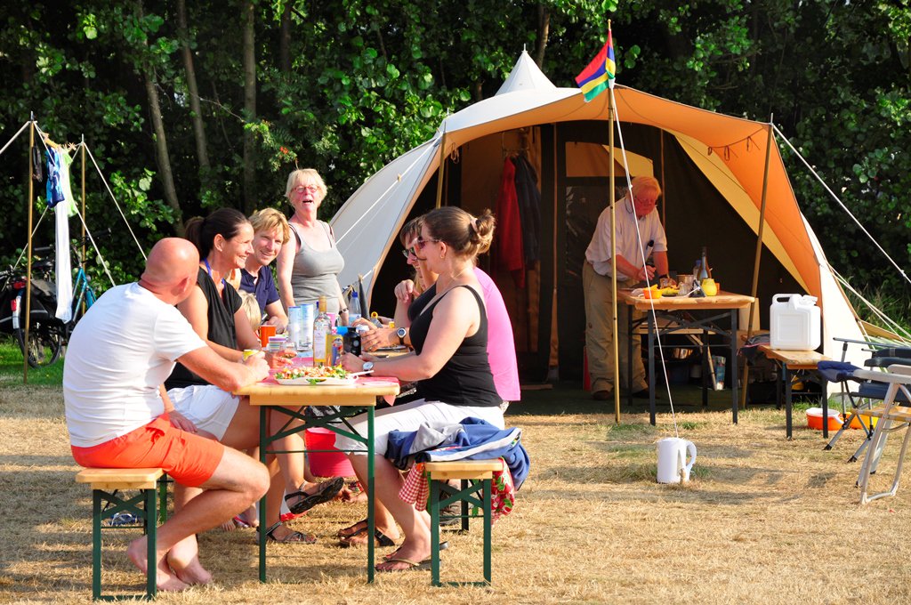 Nieuw online te boeken  <a href="/terschellingvvv/">VVV Terschelling</a>: ingerichte tent <a href="/CampingDeKooi/">Camping De Kooi</a> meivakantie: buff.ly/1RwPWGX