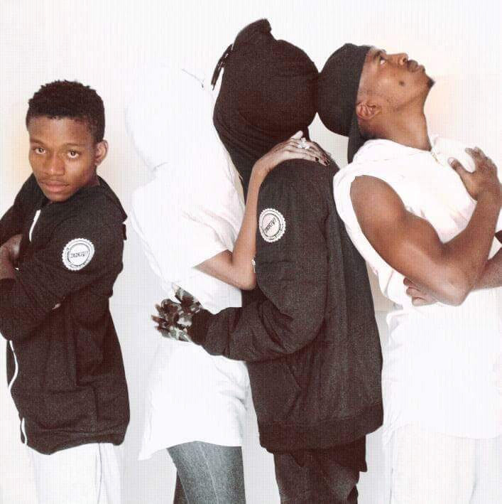 KalbaInvadaz_SA's tweet photo. #DARTY Tembisa Street Wear love their work keep your eyes open https://t.co/c7Ym8OilNr