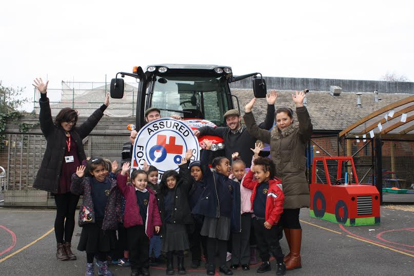 FarmingUK's tweet image. Enthusiastic, passionate young farmers show success of #CowsOnTour at schools across UK: farminguk.com/News/Red-Tract…